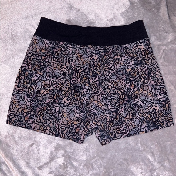 Athleta Shorts size 8 - Picture 3 of 5